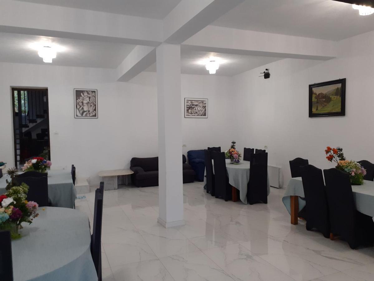 Salcia Hotel Tasnad Exterior photo