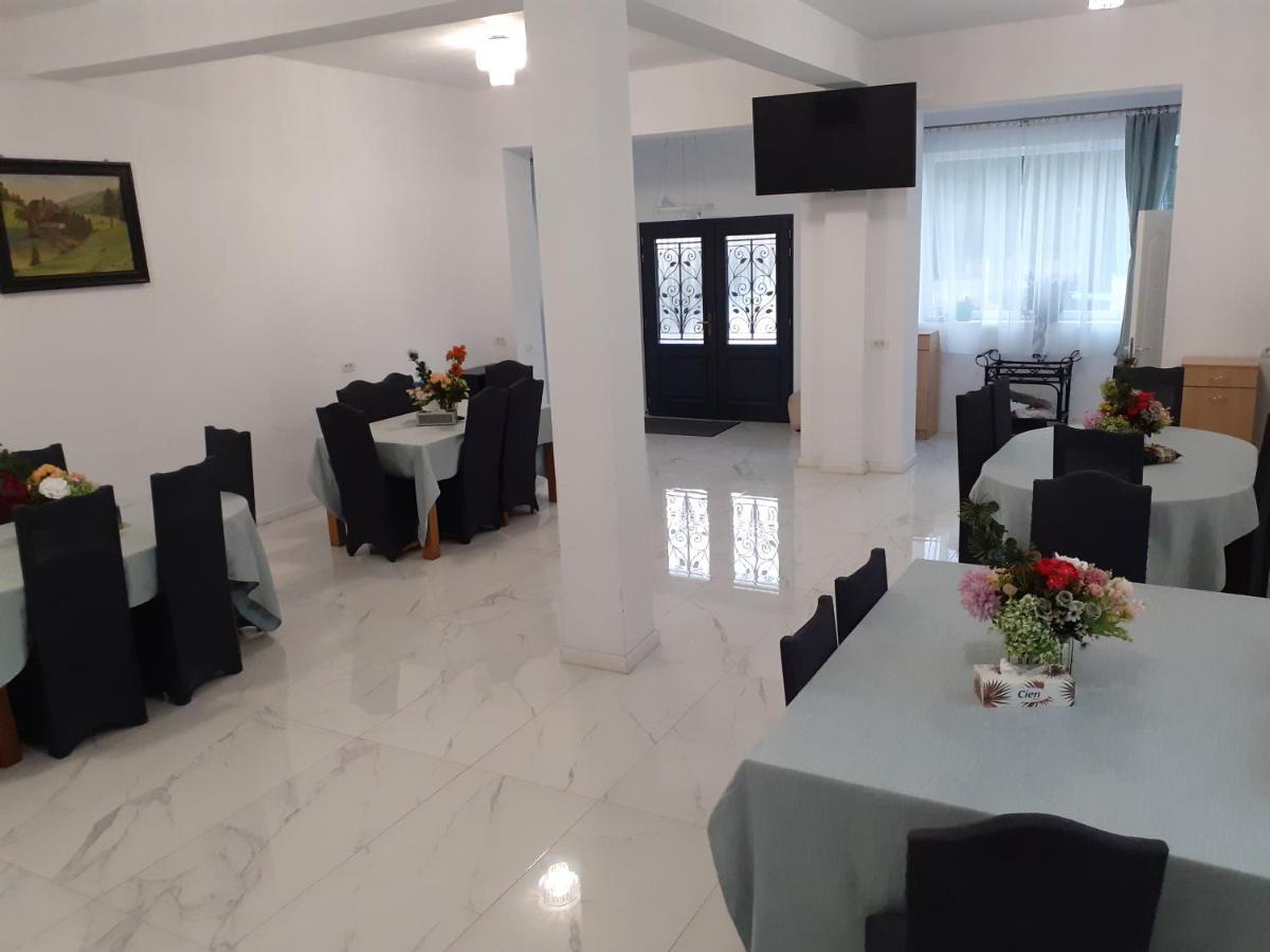 Salcia Hotel Tasnad Exterior photo